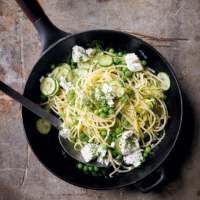 Courgette, pea & goat cheese pasta