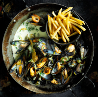 Mussels with fennel seeds, cream and herbs