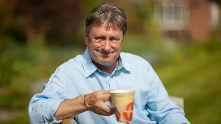 Alan Titchmarsh's Summer Garden - How to make a lawn using seed