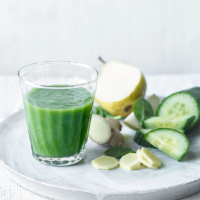 Cucumber, pear, ginger and spinach smoothie