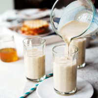 Date and banana smoothie