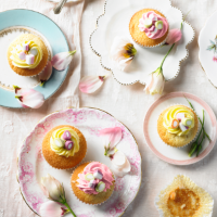 Sweetie-topped vanilla cupcakes