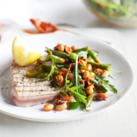 Seared tuna with pesto bean salad