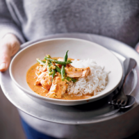 Spicy salmon & coconut curry