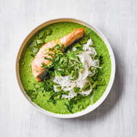 Salmon fillets with green curry peas 