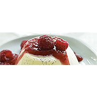 Vanilla panna cotta with berry compote