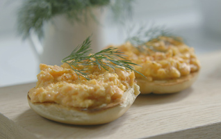 Scrambled eggs with smoked salmon on crisp toasted bagels