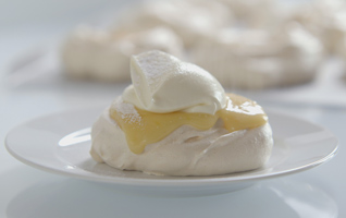 Meringues-with-Vanilla-Mascarpone-Cream-and-Lemon-Curd318x200