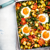 Bacon, egg and kale oven hash