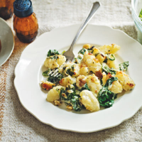 Cheese gnocchi with spinach and walnuts