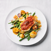 Chilli pesto chicken with new potatoes & green beans