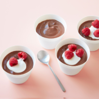 Chocolate and vanilla mousse pots