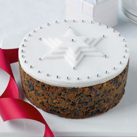 To decorate Delia's Classic Christmas Cake