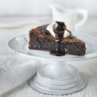 Flourless chocolate praline cake