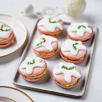 Martha Collison's Christmas pudding macarons