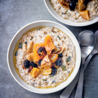 Overnight oats with tea-soaked dried fruit