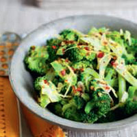 Stir-fried broccoli with garlic, ginger and chilli