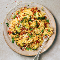 Spaghetti with sautéed broccoli & chorizo crumb