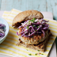 Turkey burgers with red cabbage and apple slaw