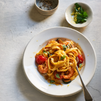 Tagliatelle with cherry tomatoes, courgettes and prawns