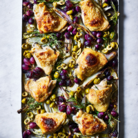Tray-roast chicken thighs with fennel, grapes and olives