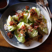 Wedge salad with blue cheese, buttermilk dressing & crispy bacon