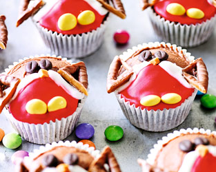 Chocolate robin cupcakes