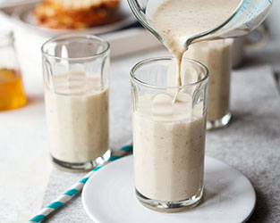 Date and banana smoothie