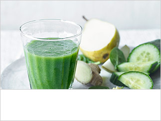 Cucumber, pear, ginger & spinach smoothie