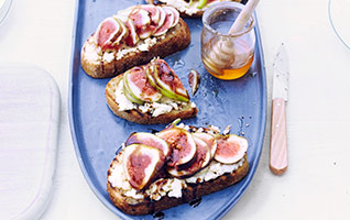 Fresh figs with ricotta toast & balsamic