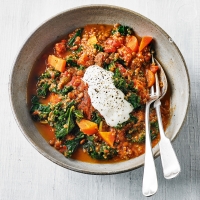 Chunky tomato, lentil, kale & quinoa stew