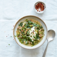 Herby spinach soup with spelt