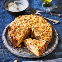 Rhubarb tosca cake