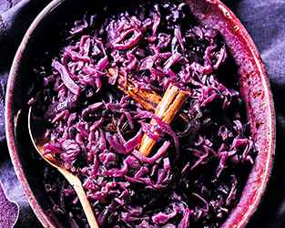 Baked red cabbage with sloe gin & juniper