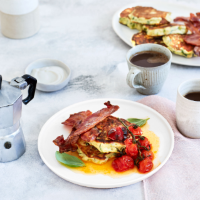 Courgette and ricotta hotcakes with maple bacon