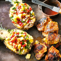 Spicy chicken with tomato, red onion & pineapple salad