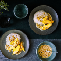 Sticky coconut rice with passion fruit and mango