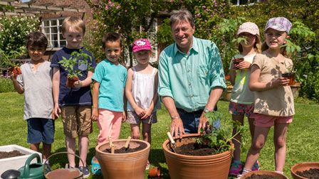Alan Titchmarsh's Summer Garden - Four great plants to grow with kids